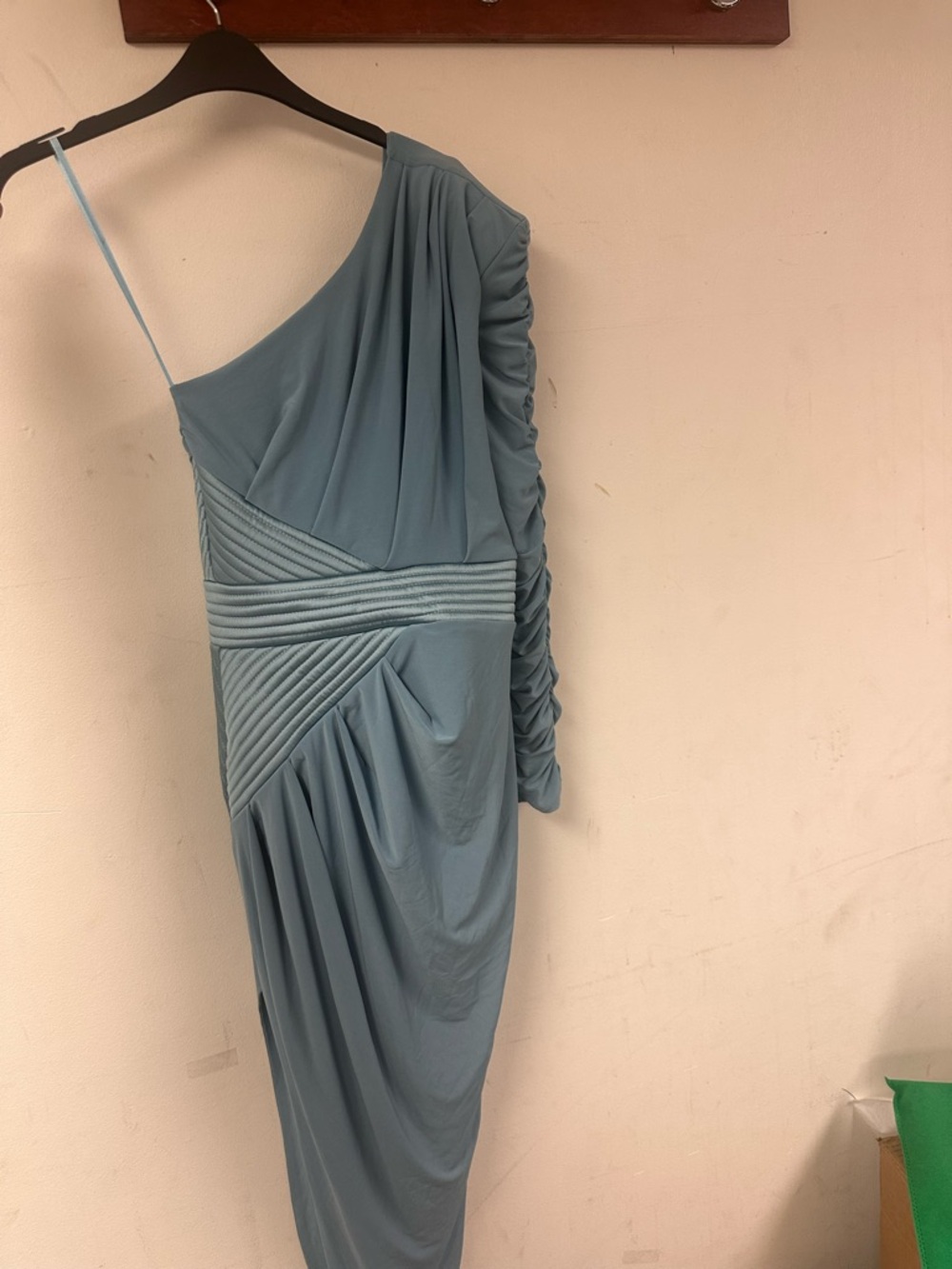 Zhivago Elegant green  half Sleeveless Dress - Picture 3 of 9